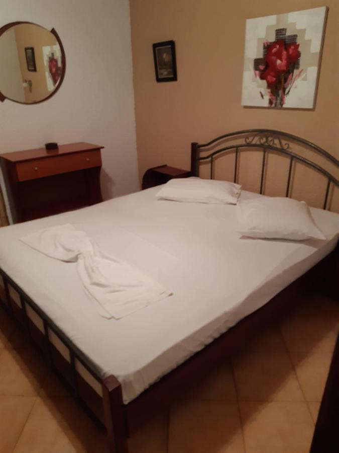 Dora Sarti Hotel Buitenkant foto