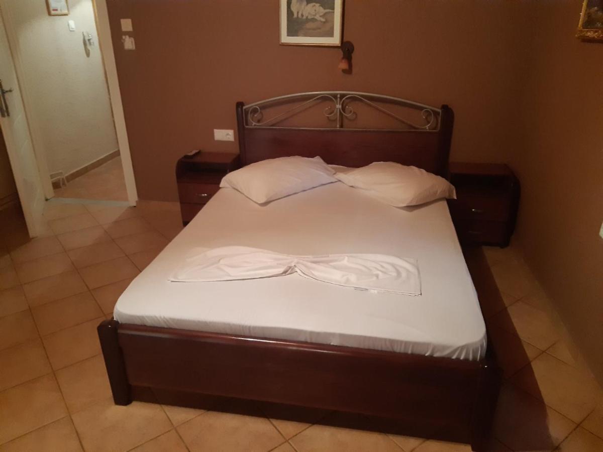 Dora Sarti Hotel Buitenkant foto