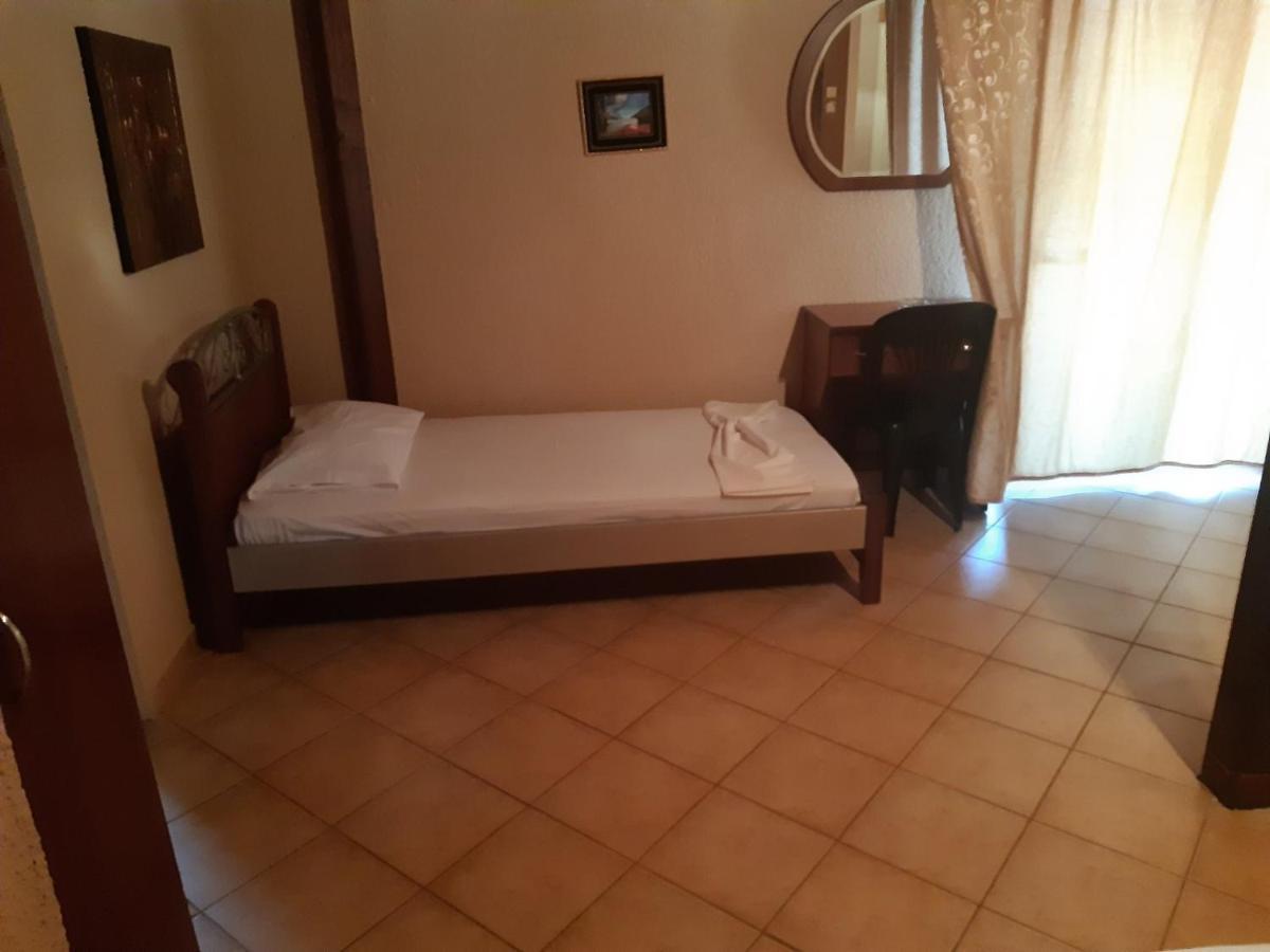 Dora Sarti Hotel Buitenkant foto